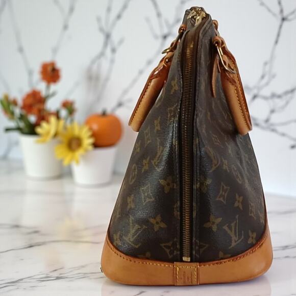 Louis Vuitton Alma PM Monogram Handbag - Vintage Authentic - Picture 3 of 16